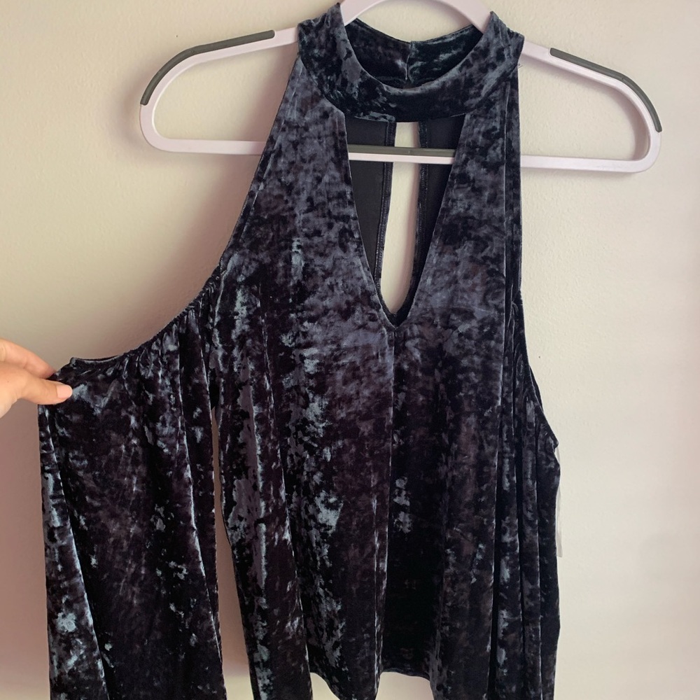 American eagle cold shoulder top